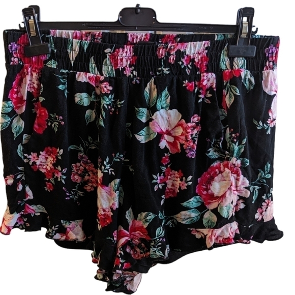 Torrid size 0 Floral shorts. Shorts are fully lined. Boho style - Picture 1 of 7
